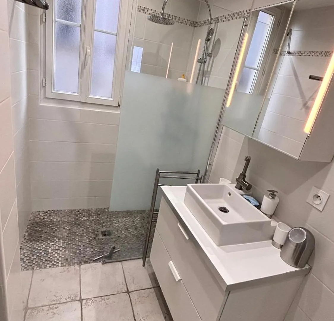 Charmant Apartment In Monmartre Paris Fransa